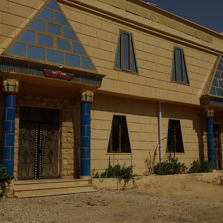 Pyramids Luxor Hotel & Spa Extérieur photo