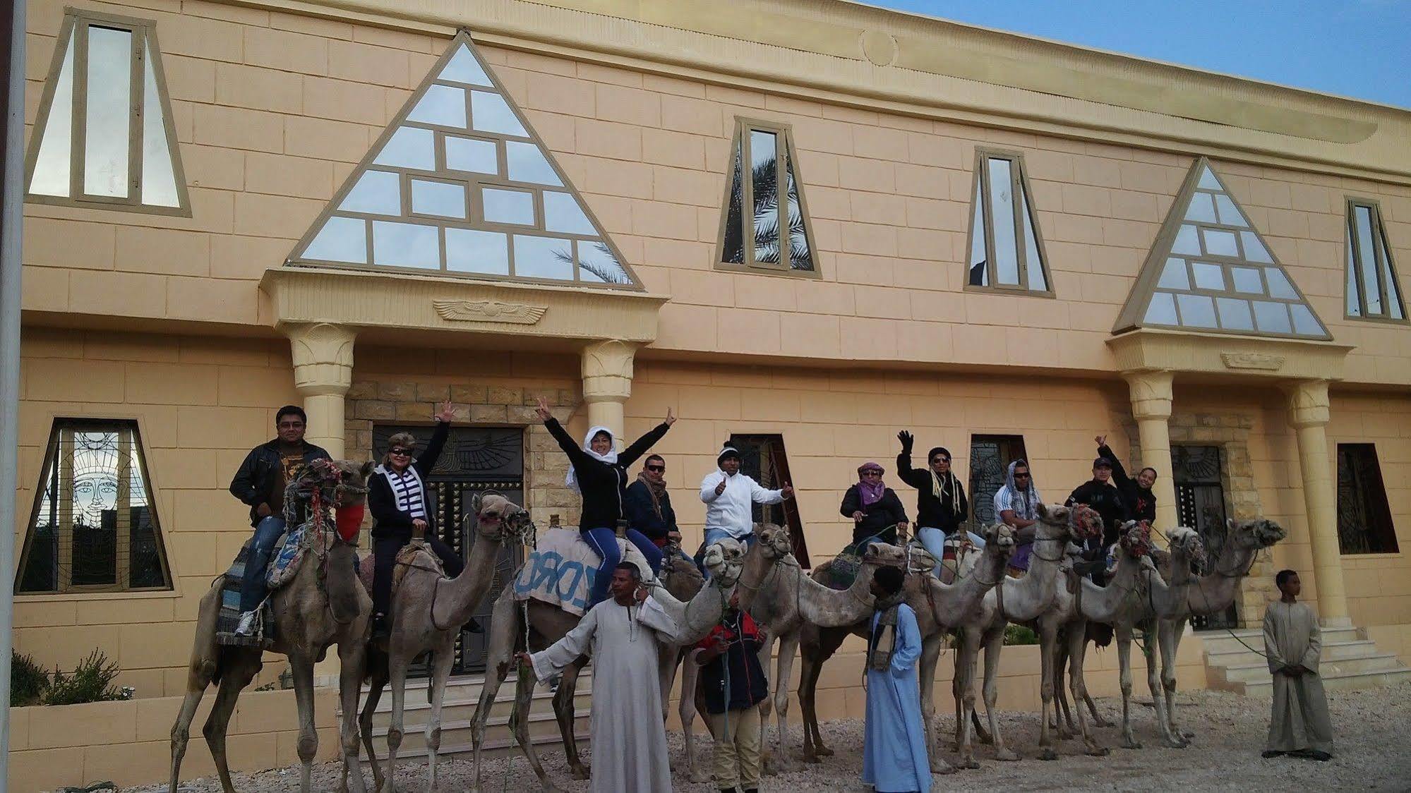 Pyramids Luxor Hotel & Spa Extérieur photo